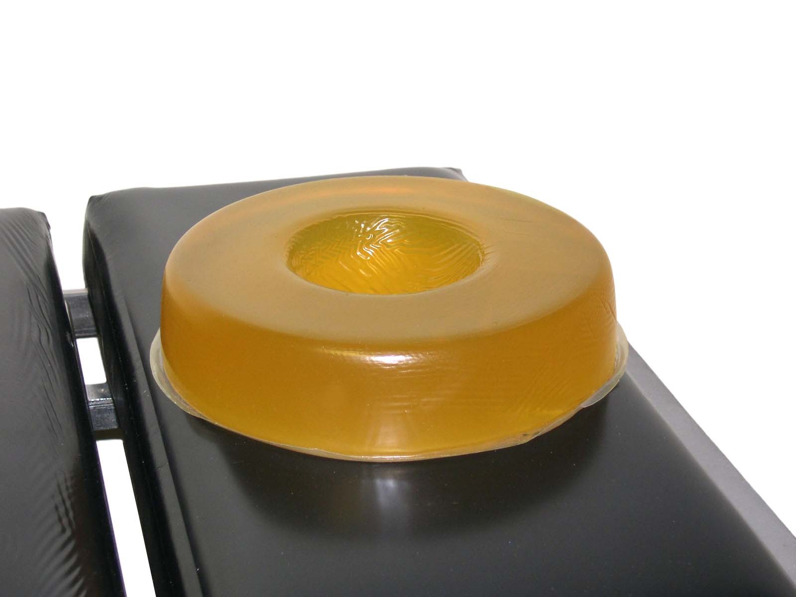 https://www.actionproducts.com/media/catalog/product/cache/1/thumbnail/9df78eab33525d08d6e5fb8d27136e95/4/0/40201d_adult_donut_head_pad_with_center_dish.jpg