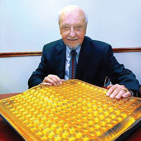 WR-McElroy-PhD_WEB600px Dr. W.R. McElroy, Inventor